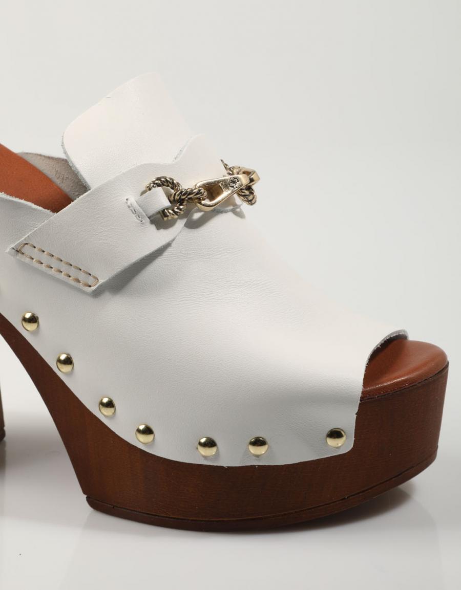 SANDALIAS GUESS CLARA FL6CLR LEA01 en color Blanco