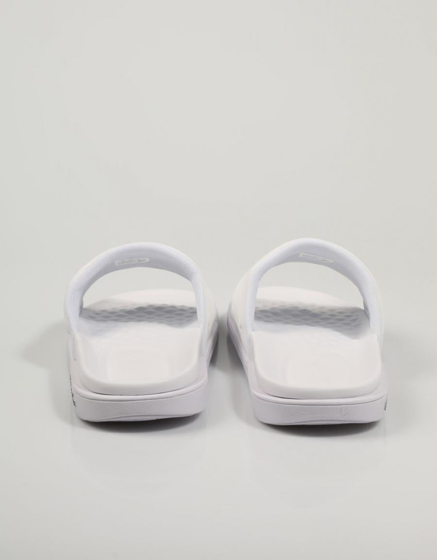 CHANCLAS LACOSTE CROCO en color Blanco