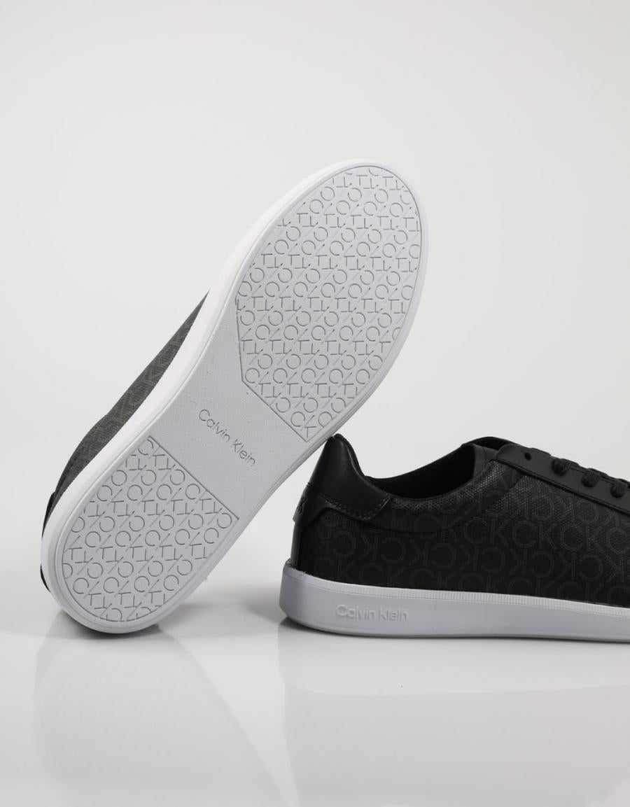 ZAPATILLAS CALVIN KLEIN LOW TOP LACE UP CV MOO en color Negro