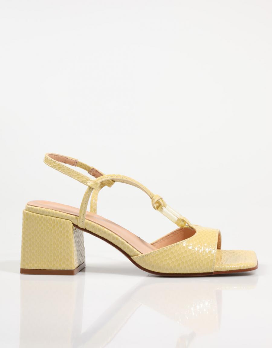 SANDALIAS NOA HARMON 9026 en color Amarillo
