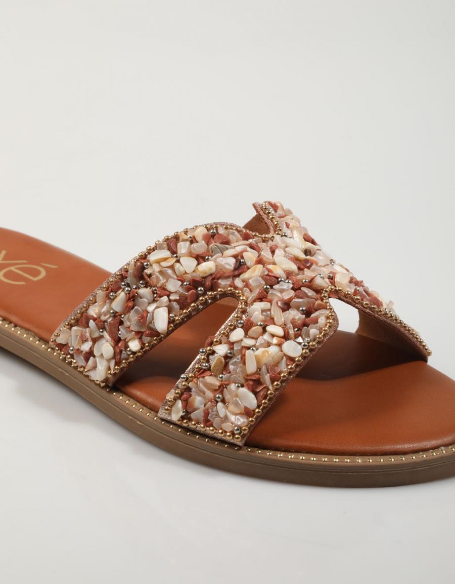 SANDALIAS EXE P3374 297 en color Beige