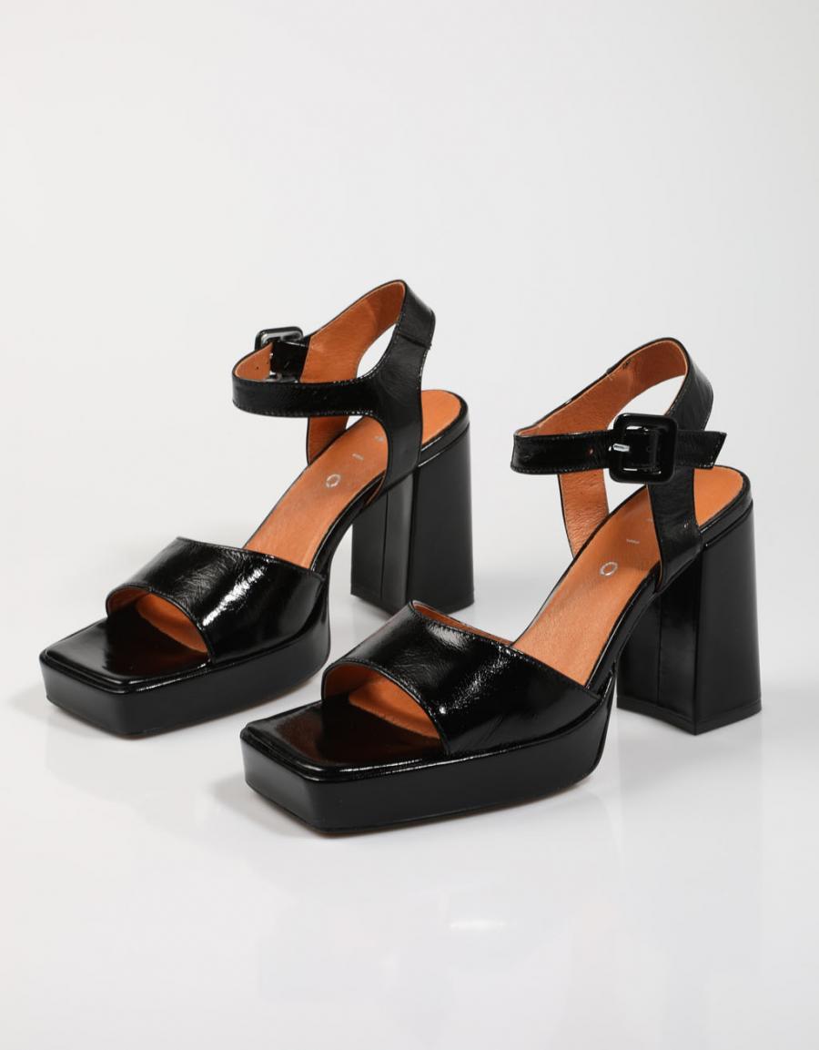 SANDALIAS CHIO 8205 en color Negro