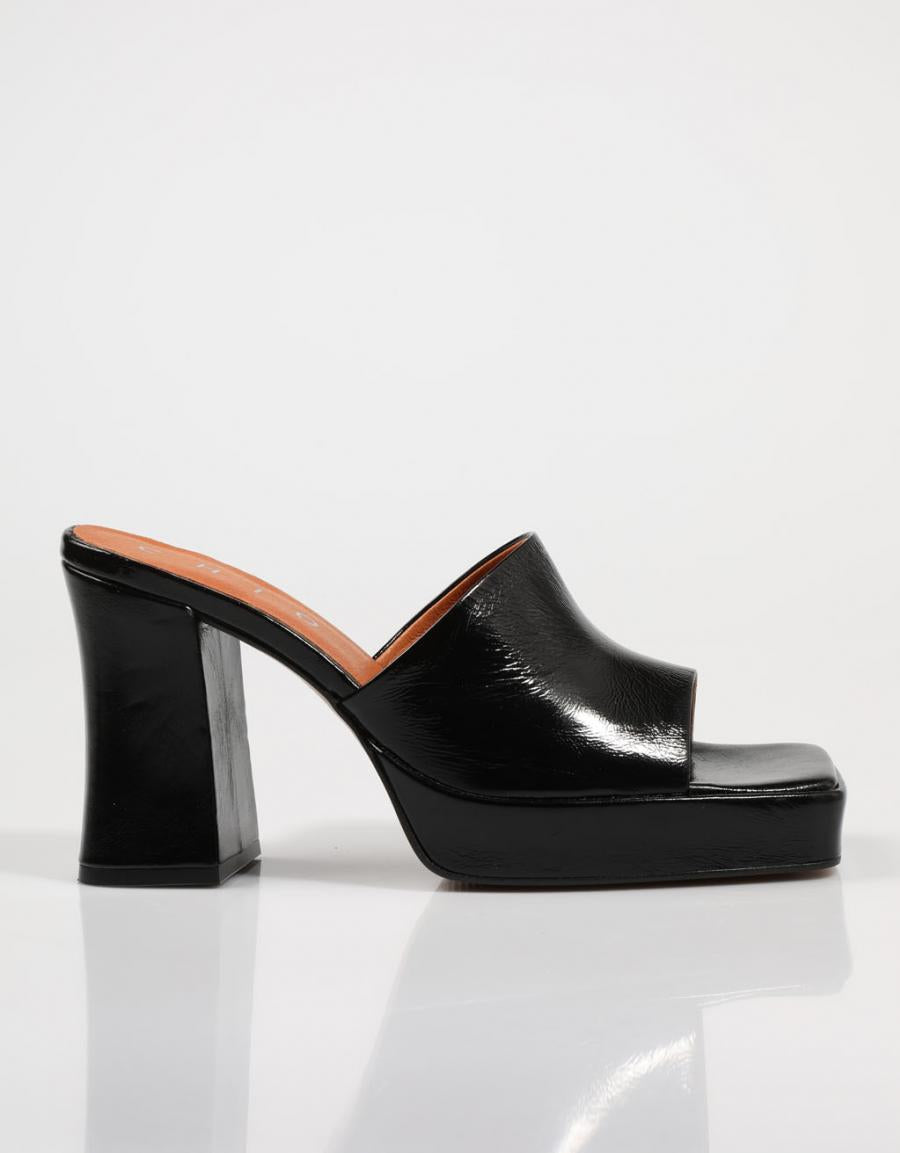 SANDALIAS CHIO 8202 en color Negro