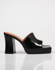 SANDALIAS CHIO 8202 en color Negro