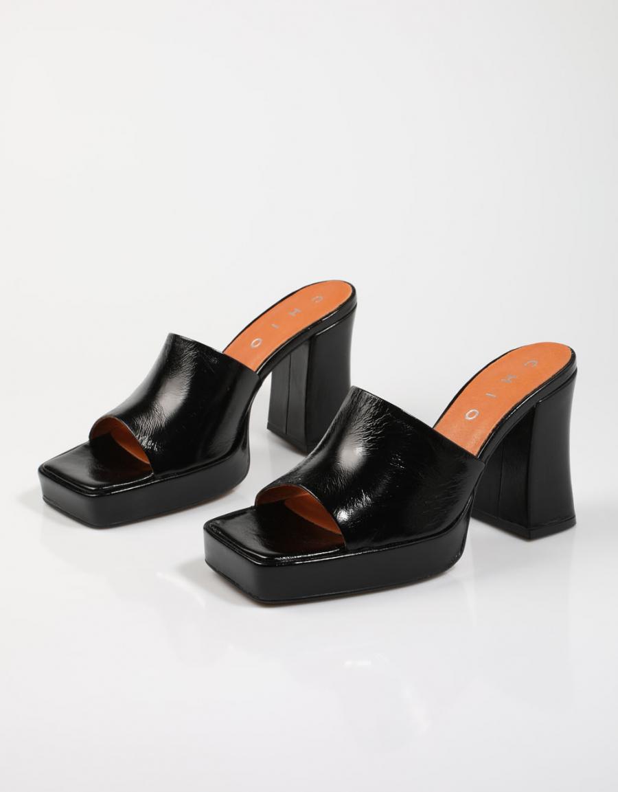 SANDALIAS CHIO 8202 en color Negro