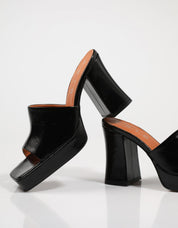 SANDALIAS CHIO 8202 en color Negro