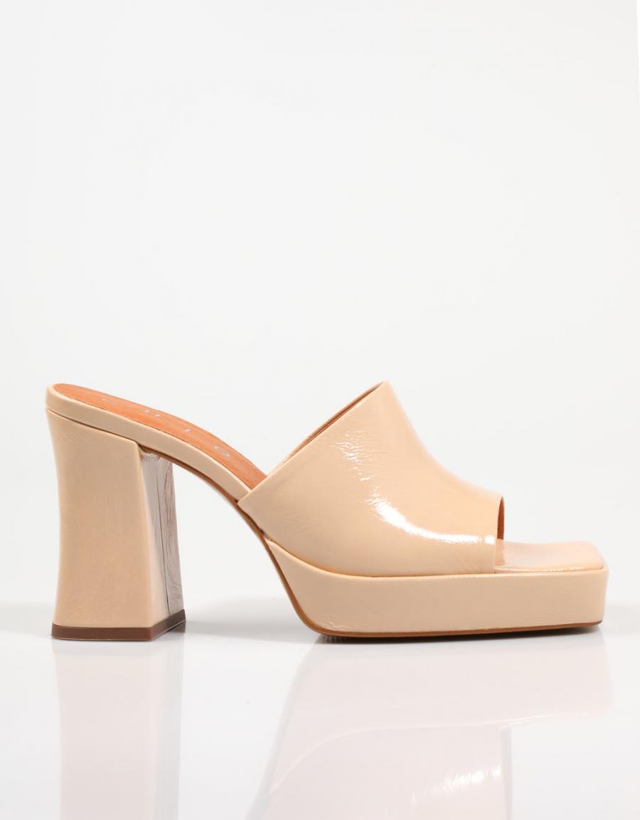 SANDALIAS CHIO 8202 en color Beige