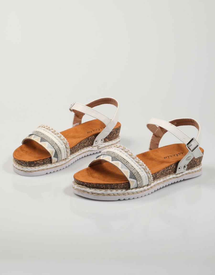 SANDALIAS ISTERIA 22059 en color Blanco