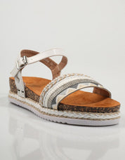 SANDALIAS ISTERIA 22059 en color Blanco
