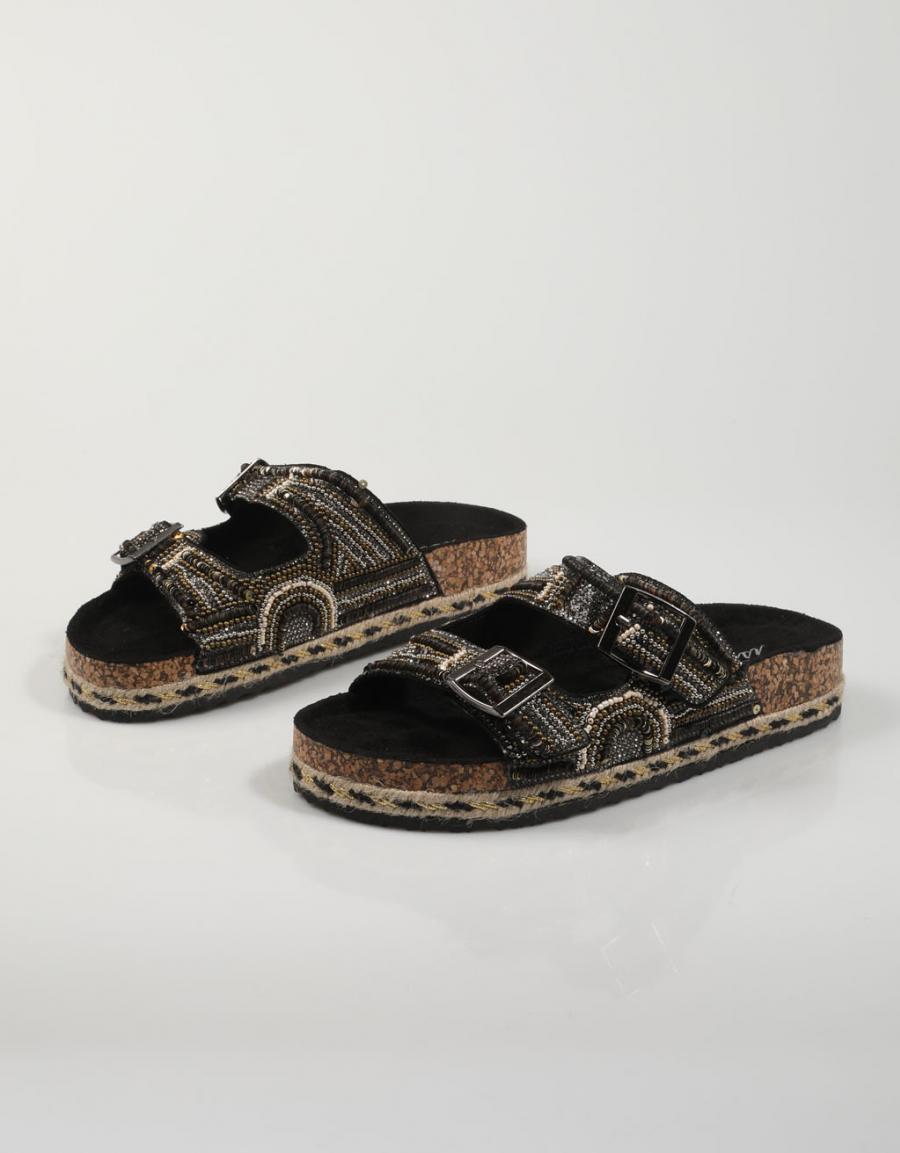 SANDALIAS ISTERIA 22061 en color Negro