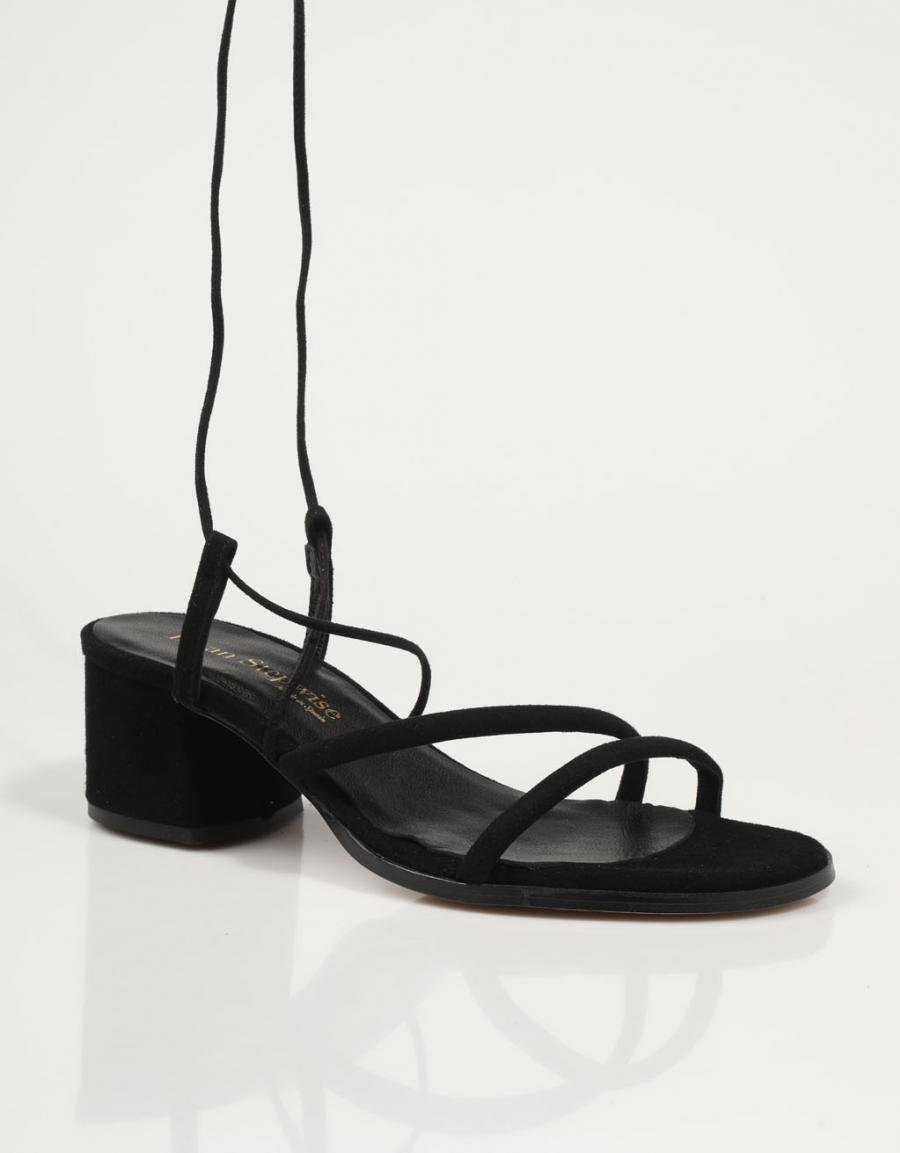 SANDALIAS BRYAN 2605 en color Negro