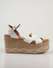 SANDALIAS POPA PANGLAO PIEL en color Blanco