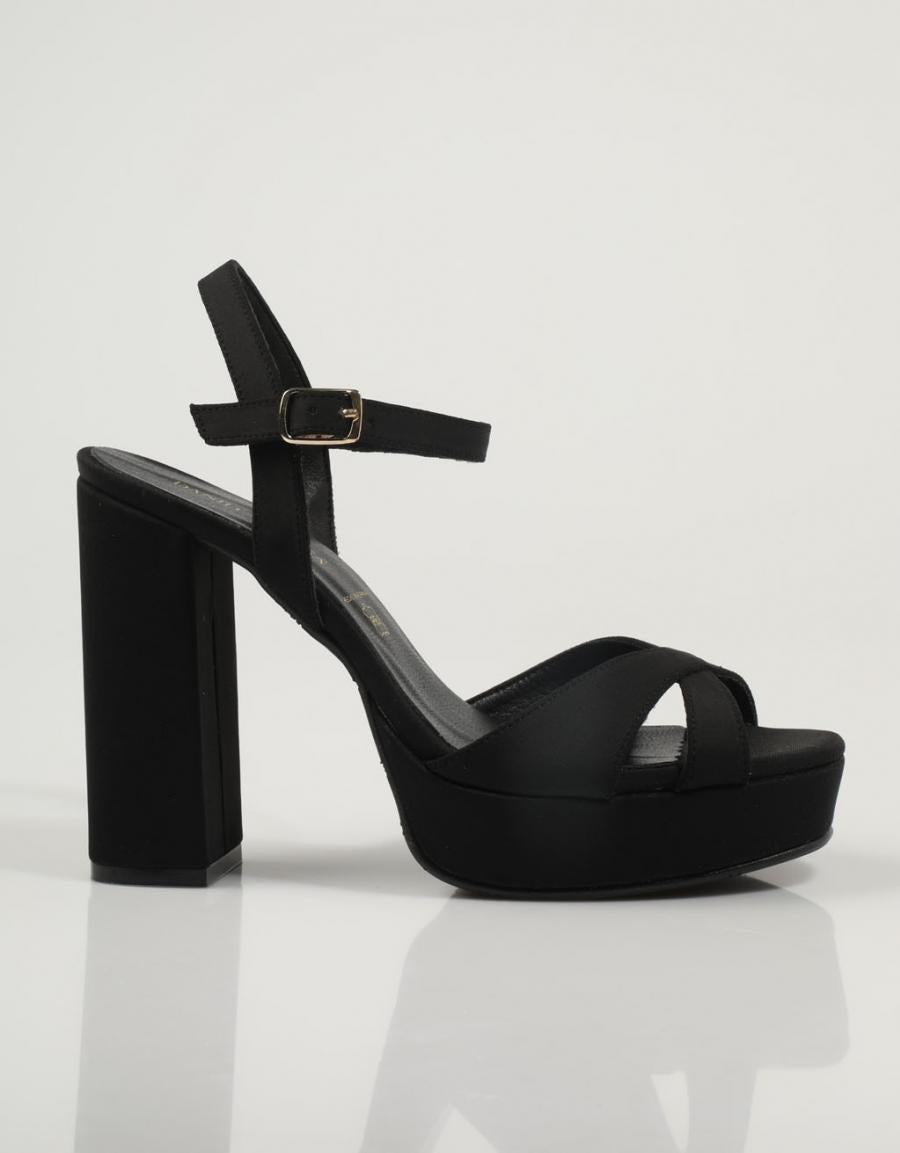 SANDALIAS DANIELA VEGA 1819 en color Negro
