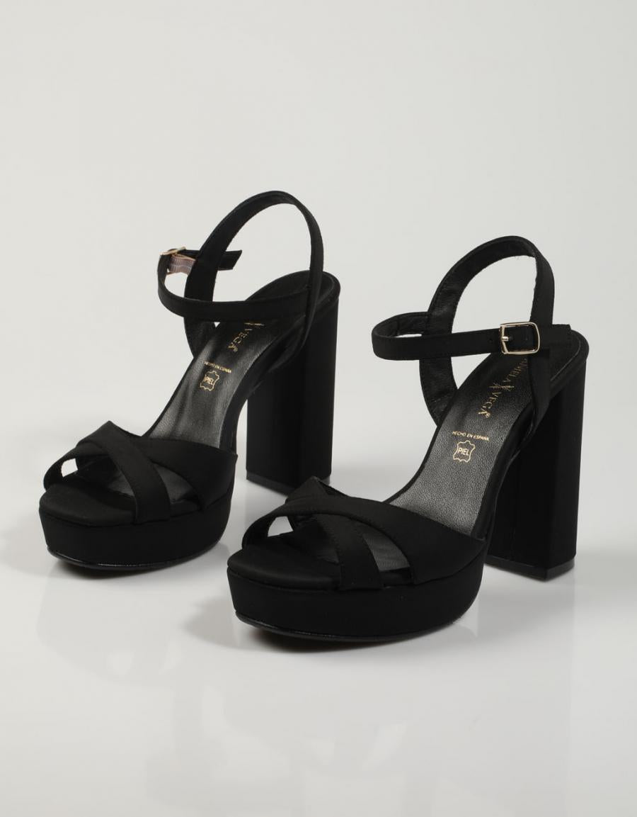 SANDALIAS DANIELA VEGA 1819 en color Negro