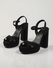 SANDALIAS DANIELA VEGA 1819 en color Negro