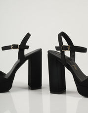 SANDALIAS DANIELA VEGA 1819 en color Negro