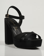 SANDALIAS DANIELA VEGA 1819 en color Negro