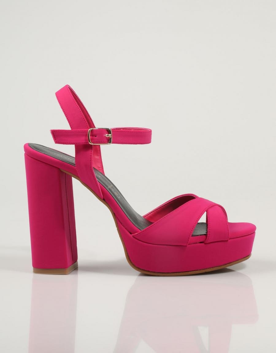 SANDALIAS DANIELA VEGA 1819 en color Fuxia