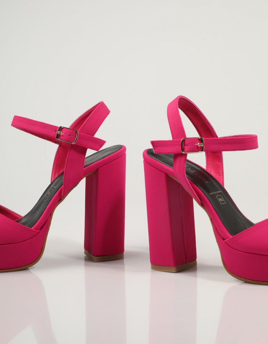 SANDALIAS DANIELA VEGA 1819 en color Fuxia