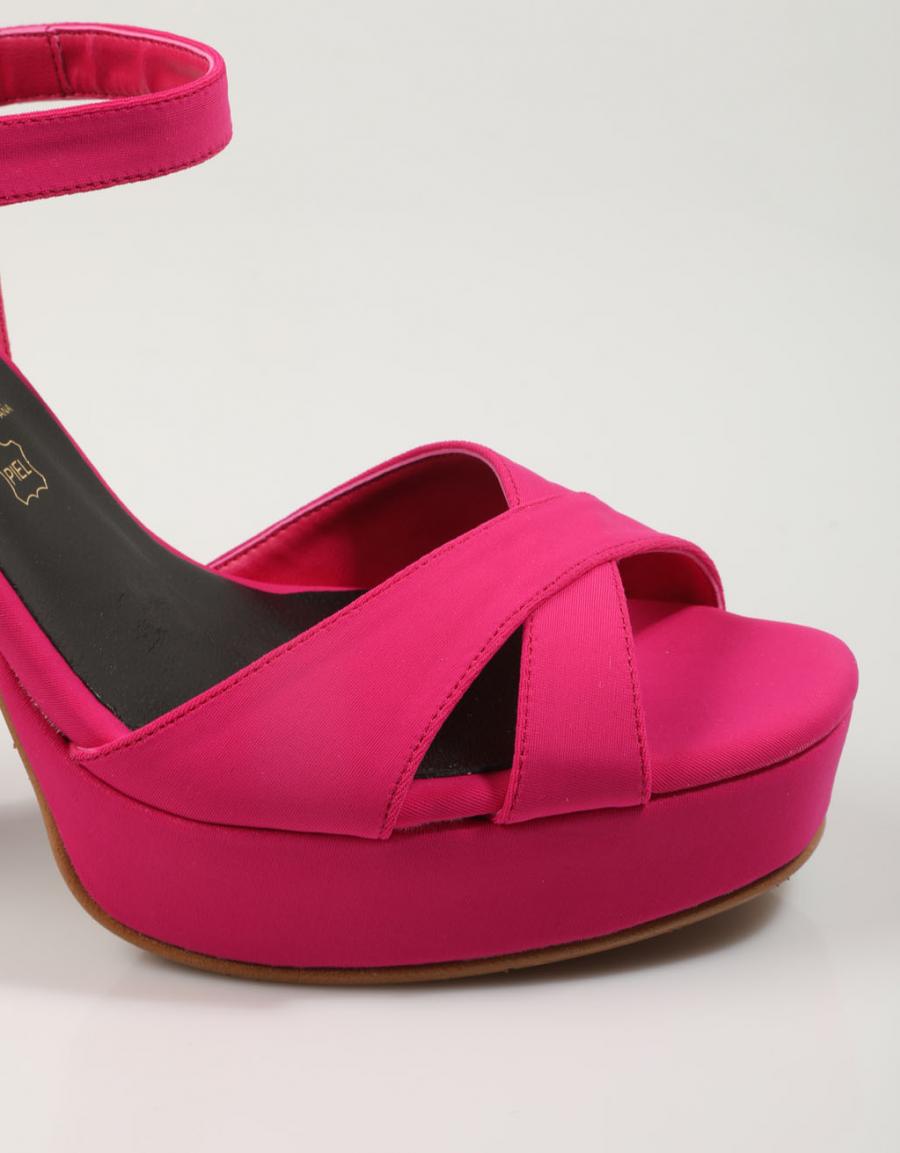 SANDALIAS DANIELA VEGA 1819 en color Fuxia