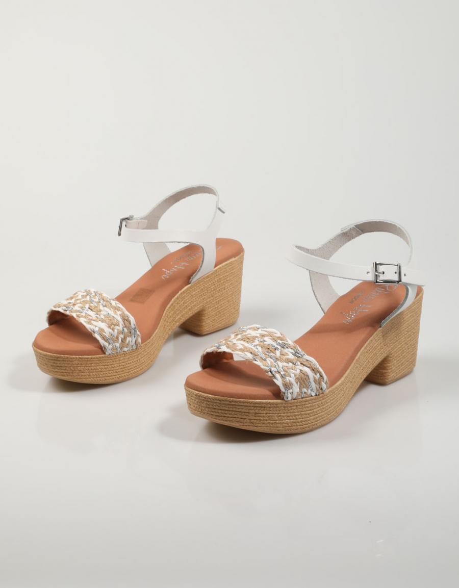 SANDALIAS REBECCA HOPE 5042 en color Blanco