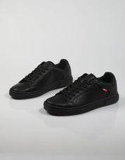 ZAPATILLAS LEVIS PIPER en color Negro