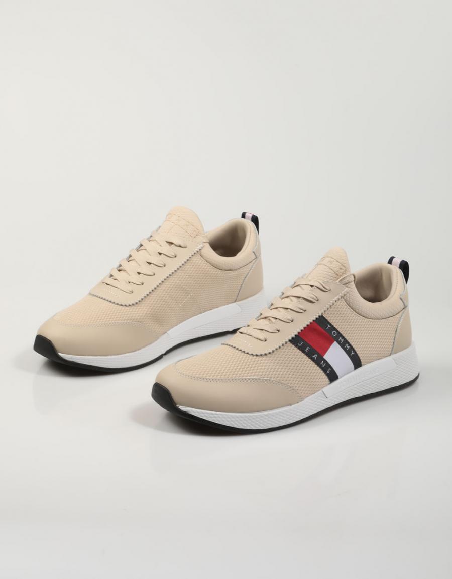 ZAPATILLAS TOMMY HILFIGER TOMMY JEANS FLEXI RUNNER en color Beige