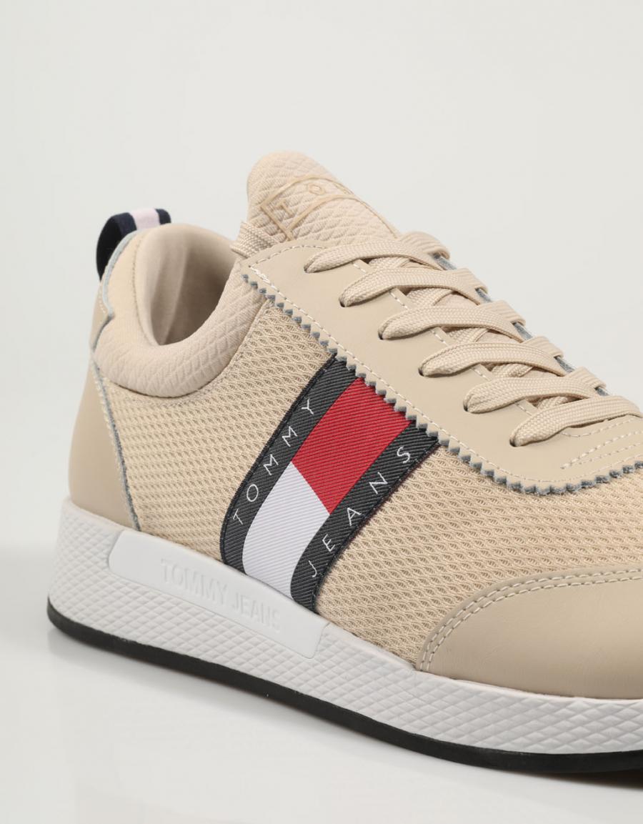 ZAPATILLAS TOMMY HILFIGER TOMMY JEANS FLEXI RUNNER en color Beige