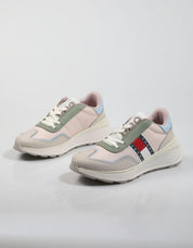 ZAPATILLAS TOMMY HILFIGER TOMMY JEANS FASHION RETRO RUN en color Beige