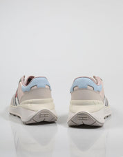 ZAPATILLAS TOMMY HILFIGER TOMMY JEANS FASHION RETRO RUN en color Beige