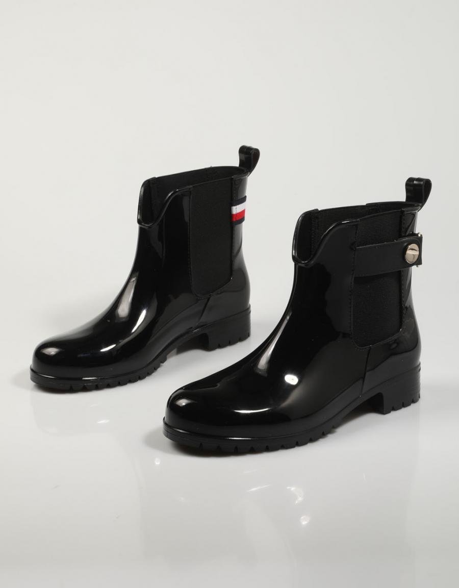 BOTINES TOMMY HILFIGER ANKLE RAINBOOT WITH METAL DETAIL en color Negro