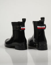 BOTINES TOMMY HILFIGER ANKLE RAINBOOT WITH METAL DETAIL en color Negro