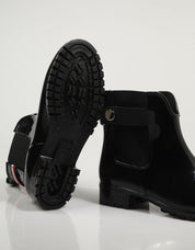 BOTINES TOMMY HILFIGER ANKLE RAINBOOT WITH METAL DETAIL en color Negro