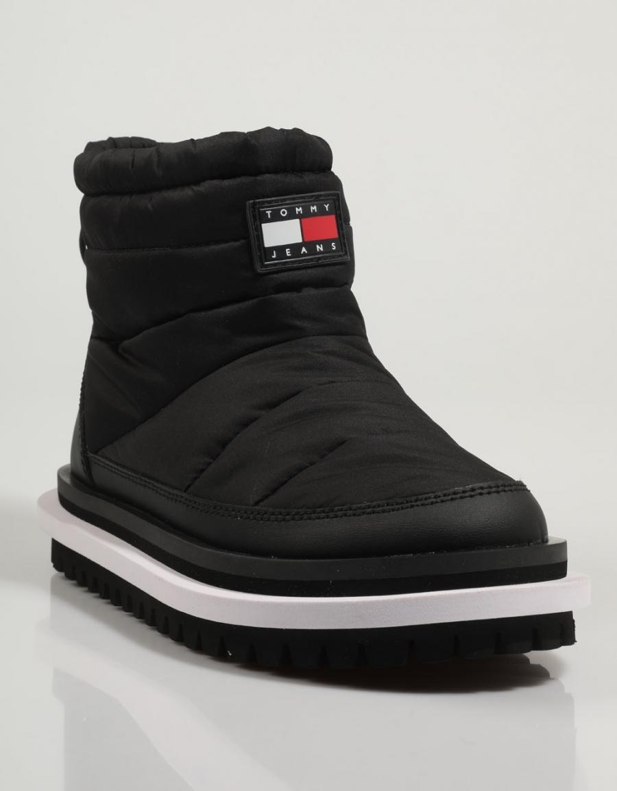 BOTINES TOMMY HILFIGER PADDED TOMMY JEANS WMNS BOOT en color Negro