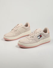 ZAPATILLAS TOMMY HILFIGER TOMMY JEANS RETRO BASKET WMN en color Beige