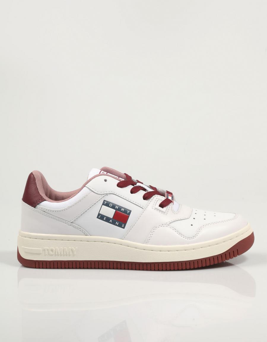 ZAPATILLAS TOMMY HILFIGER TOMMY JEANS RETRO LOW BASKET en color Blanco