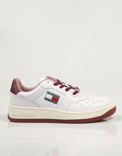 ZAPATILLAS TOMMY HILFIGER TOMMY JEANS RETRO LOW BASKET en color Blanco