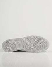 ZAPATILLAS NIKE COURT en color Blanco
