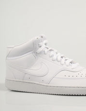 ZAPATILLAS NIKE COURT en color Blanco