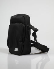 BANDOLERA NIKE HERITAGE CROSSBODY BAG en color Negro