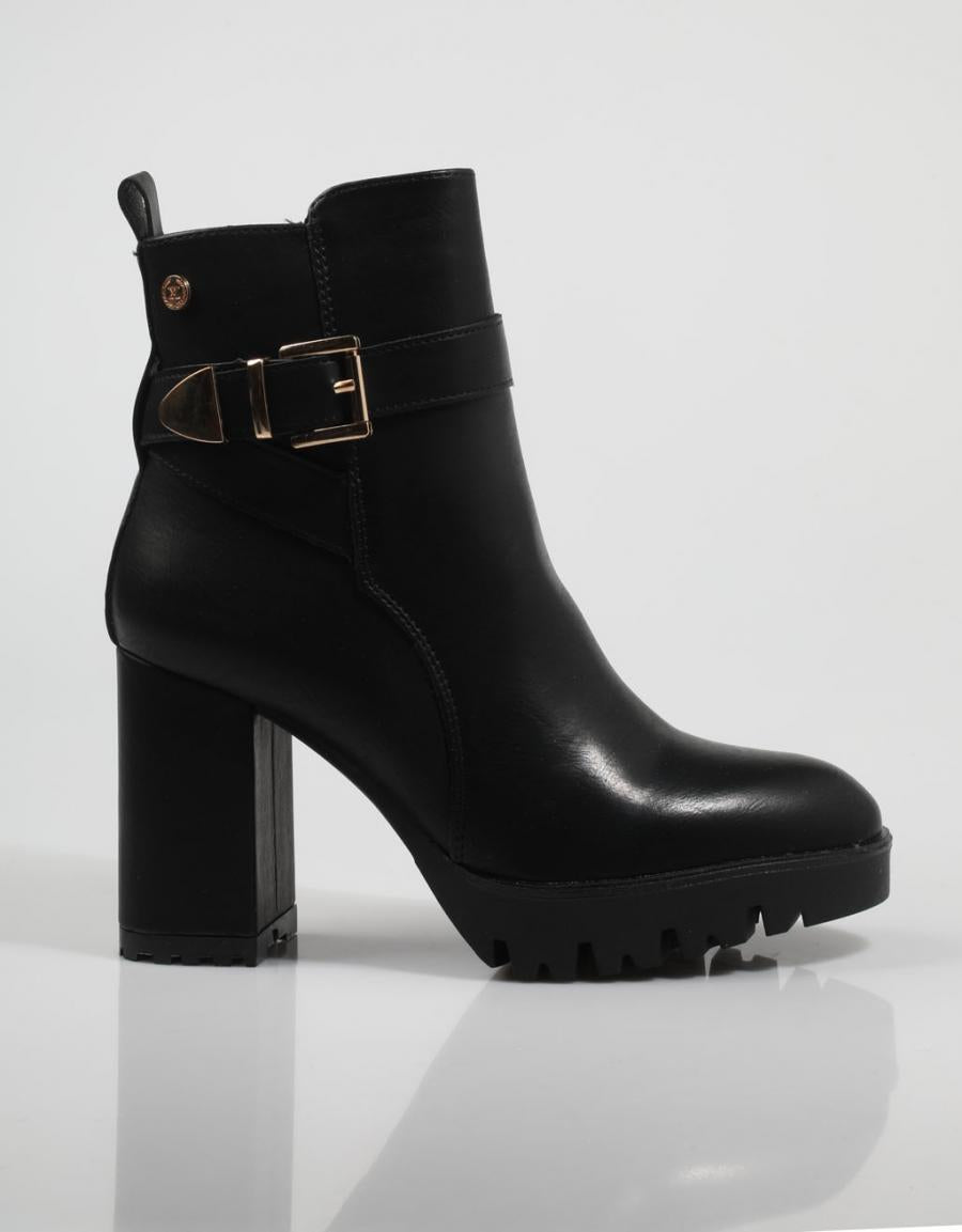 BOTINES XTI 140582 en color Negro