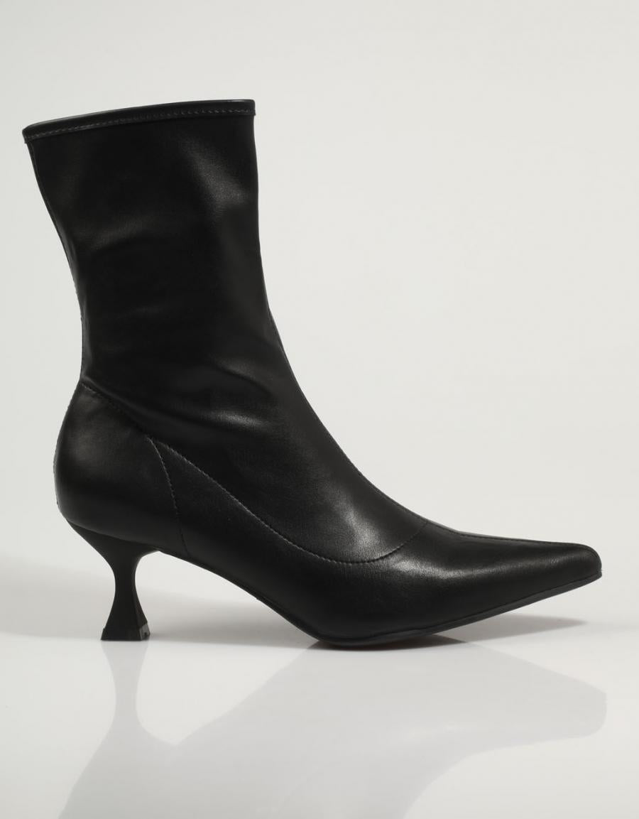 BOTINES XTI 140455 en color Negro