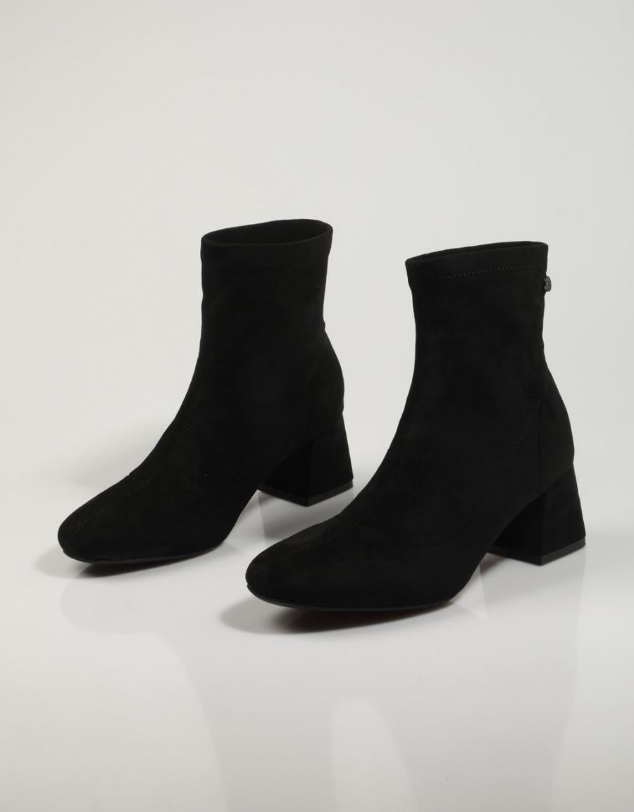 BOTINES XTI 140487 en color Negro