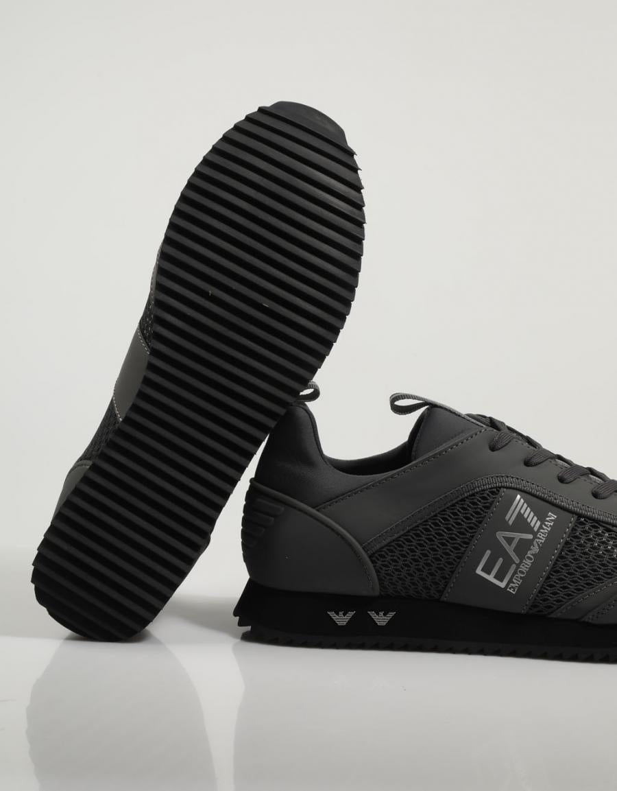 ZAPATILLAS ARMANI EA7 TRAINING XK050 X8X027 en color Gris