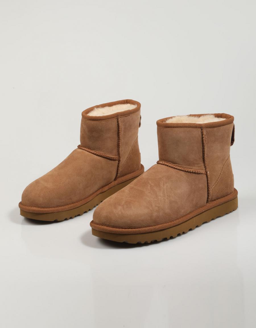 BOTINES UGG CLASSIC en color Amarillo