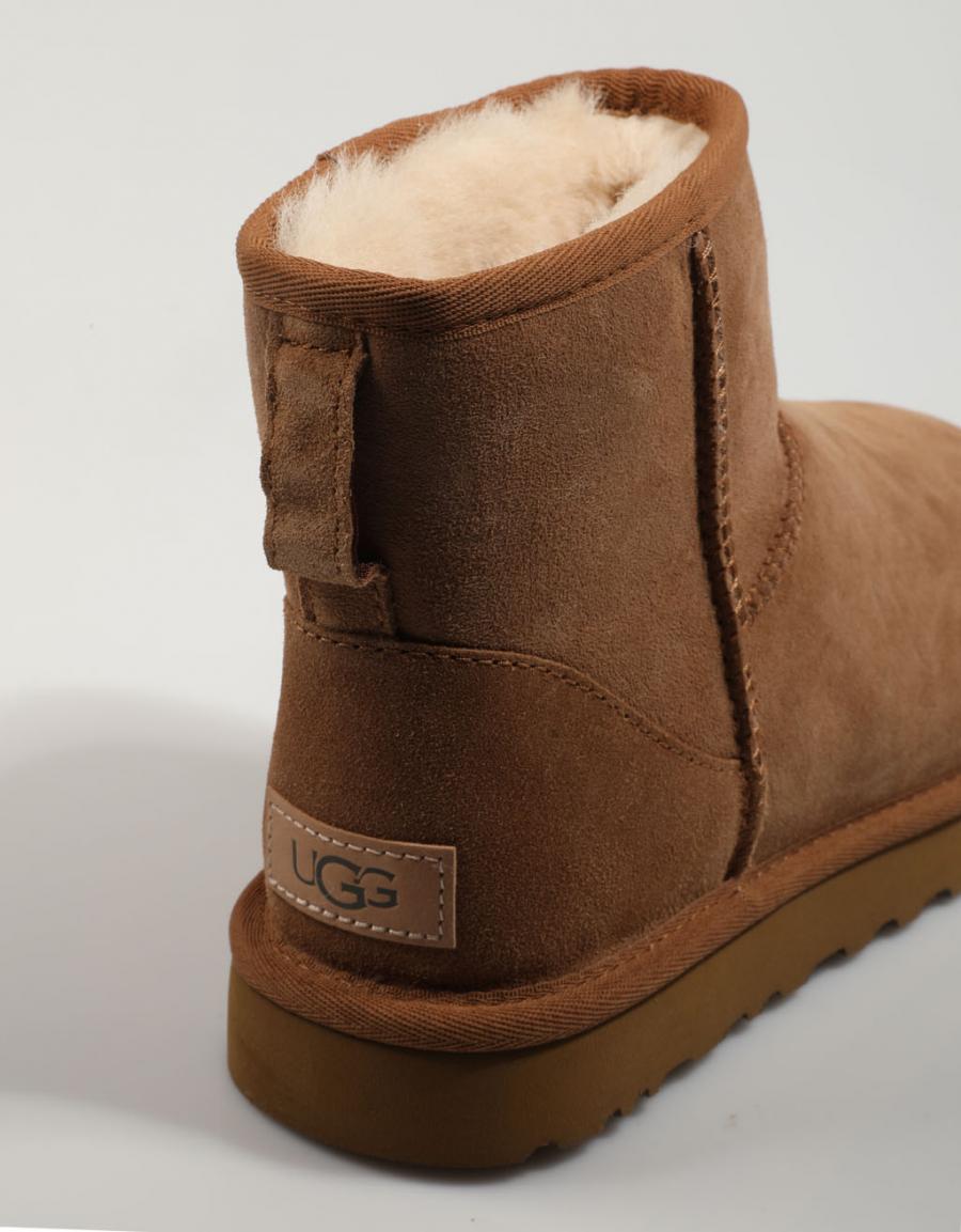 BOTINES UGG CLASSIC en color Amarillo