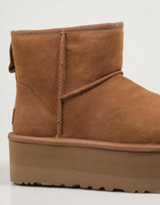 BOTINES UGG CLASSIC MINI PLATFORM en color Amarillo