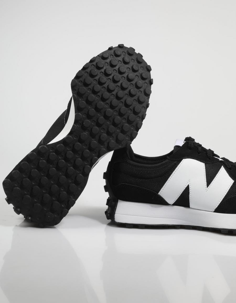 ZAPATILLAS NEW BALANCE MS en color Negro