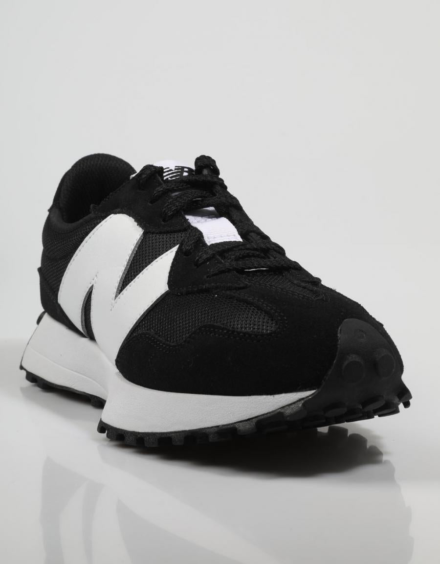 ZAPATILLAS NEW BALANCE MS en color Negro