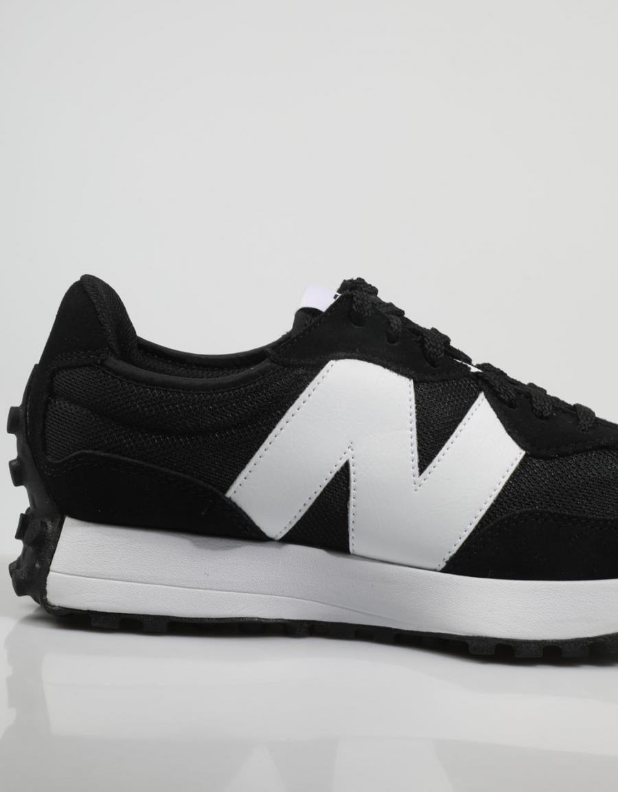 ZAPATILLAS NEW BALANCE MS en color Negro